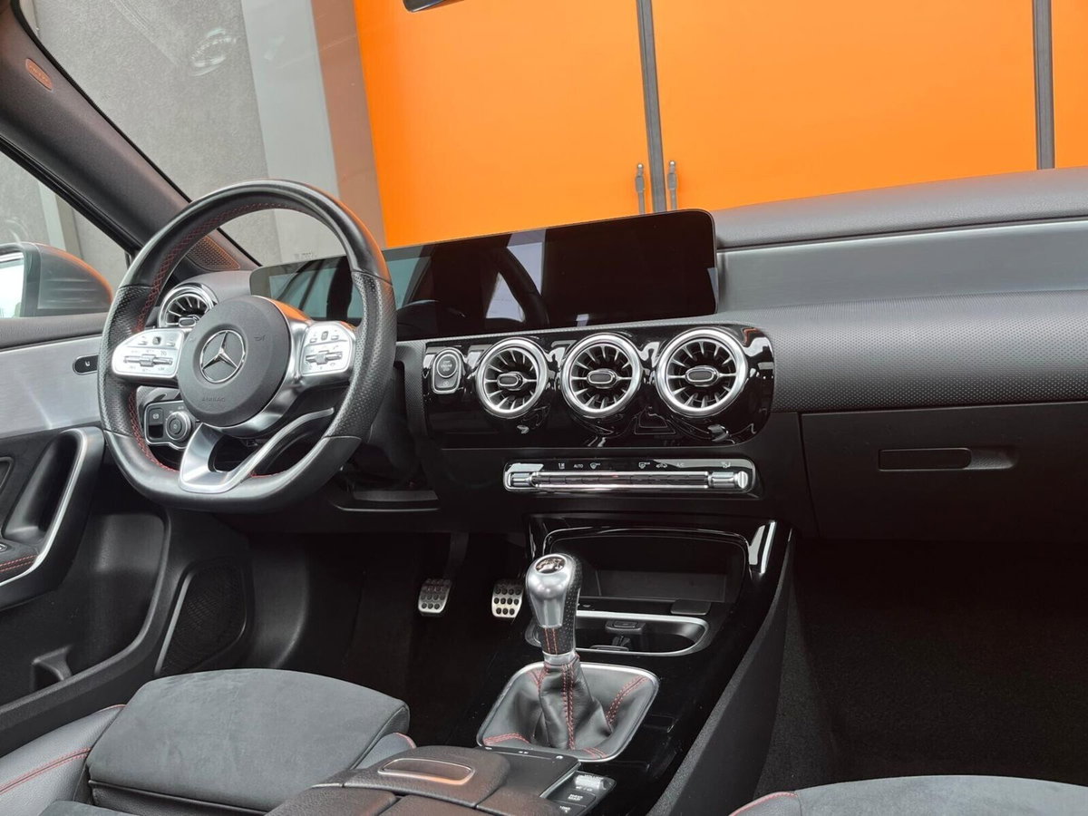 Mercedes-Benz Classe A 180 d Premium (17)