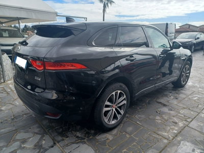 Jaguar F-Pace 2.0 D 180 CV AWD Portfolio (8)