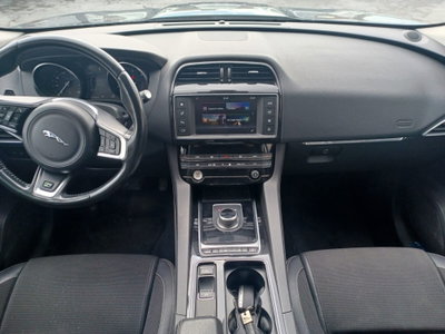 Jaguar F-Pace 2.0 D 180 CV AWD Portfolio (9)