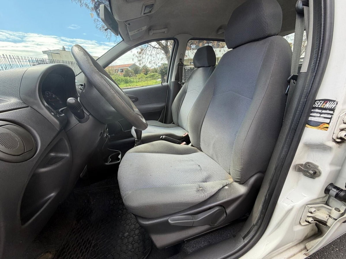Fiat Punto 1.9 JTD 5 porte Active (10)