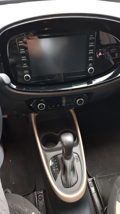 Toyota Aygo X 1.0 VVT-i 72 CV 5 porte Limited S-CVT (9)