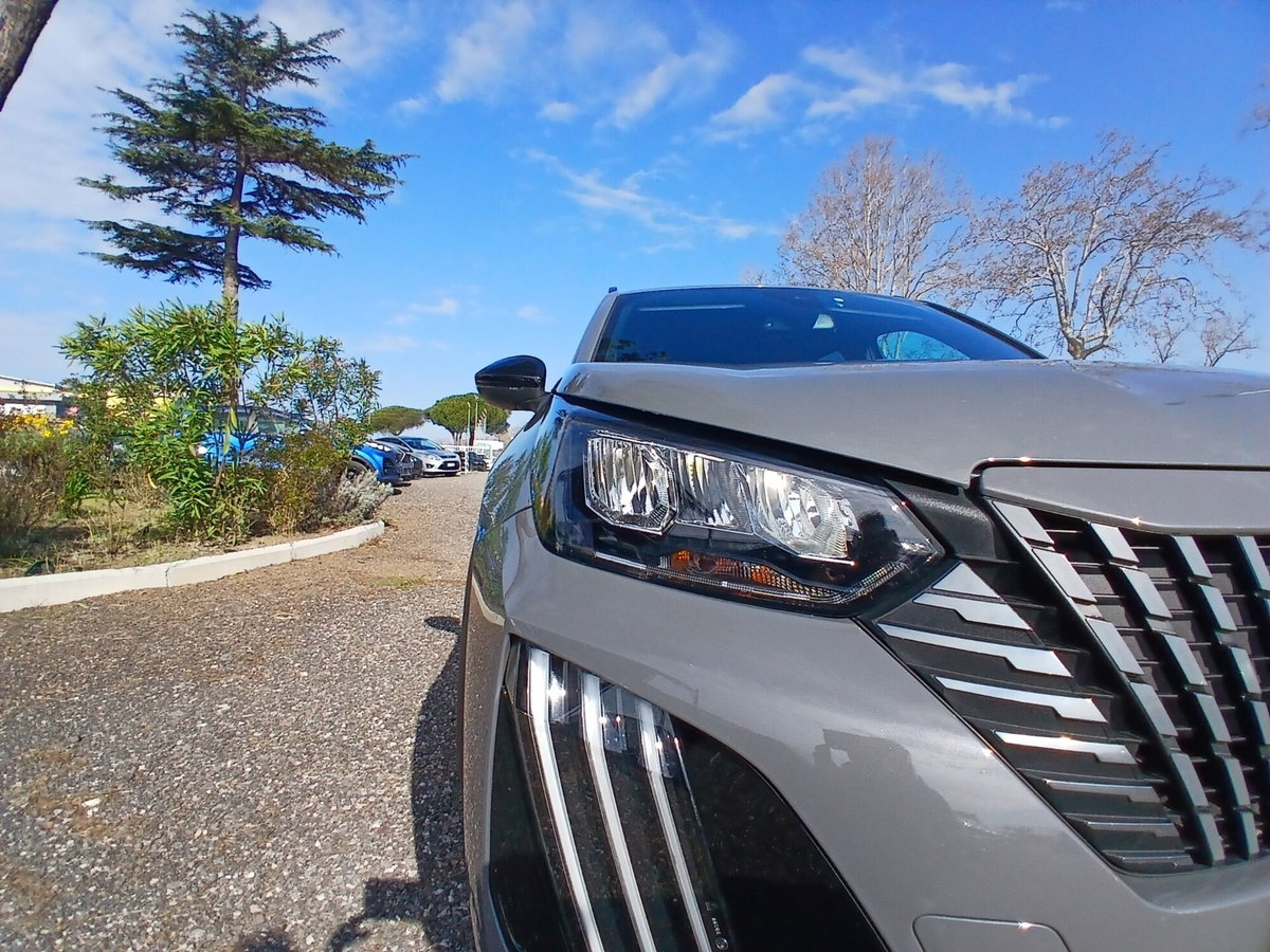 Peugeot 2008 1.2 hybrid Allure 145cv e-dcs6 (10)