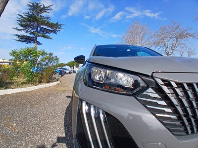 Peugeot 2008 1.2 hybrid Allure 145cv e-dcs6 (10)