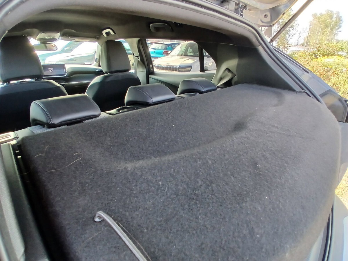 Peugeot 2008 1.2 hybrid Allure 145cv e-dcs6 (19)