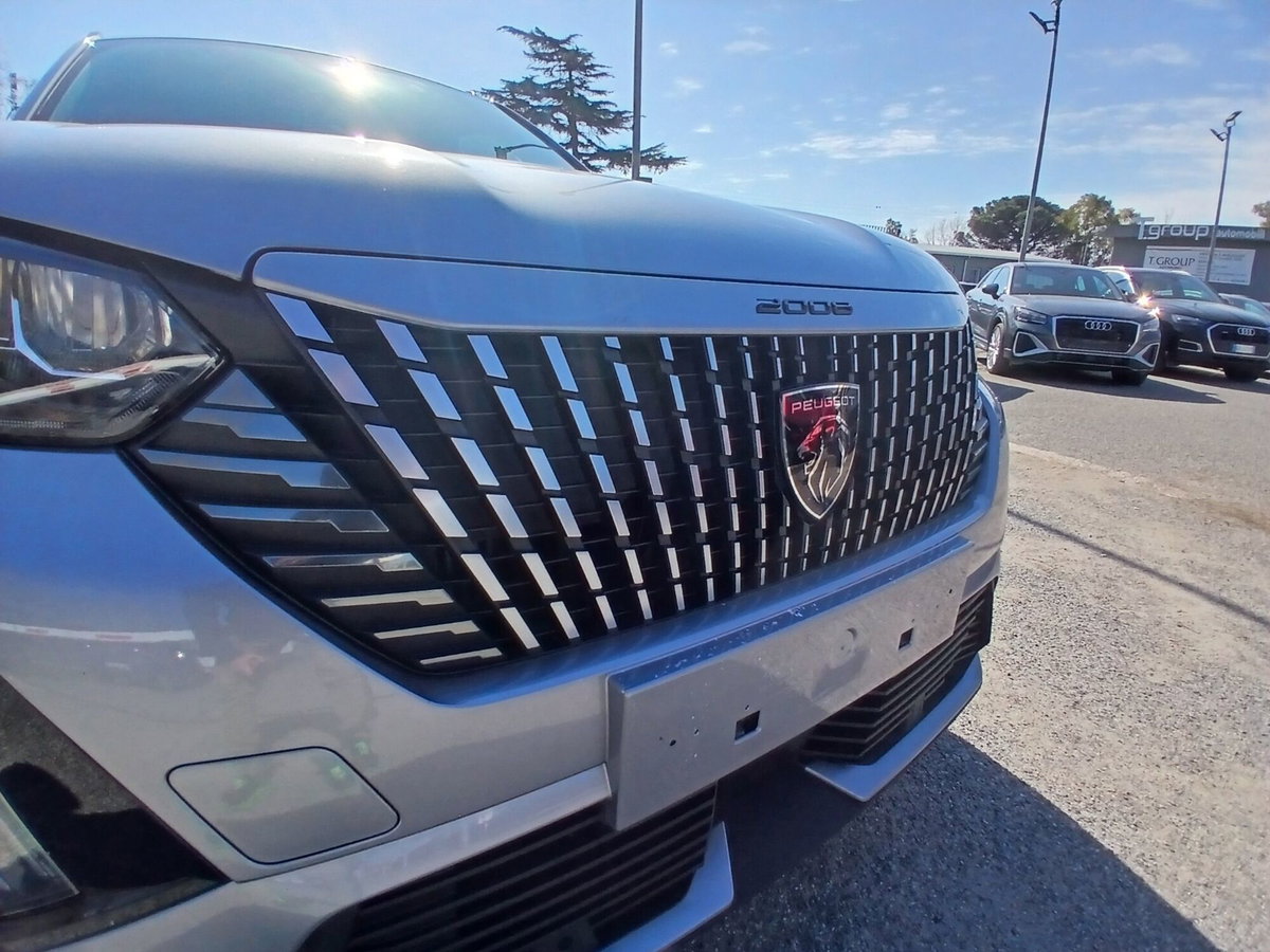 Peugeot 2008 1.2 turbo Allure 100cv (11)