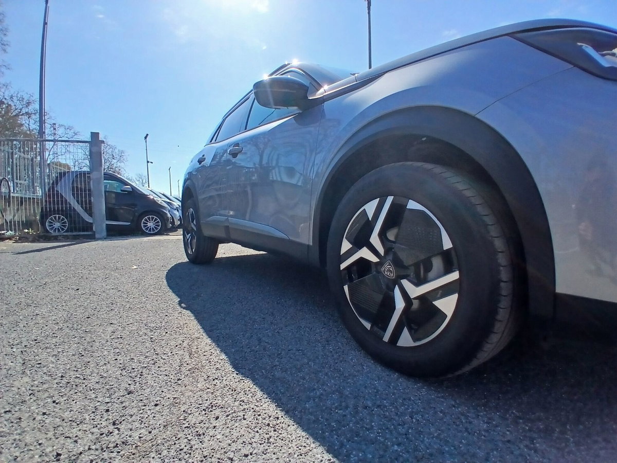 Peugeot 2008 1.2 turbo Allure 100cv (9)