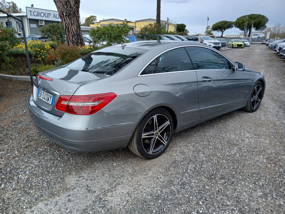 Mercedes-Benz Classe E Coupé 220 CDI Coupé BlueEFFICIENCY (5)