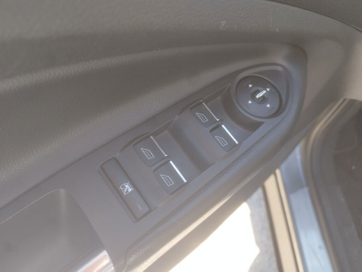 Ford Kuga 2.0 TDCI 163 CV 4WD Powershift Titanium (14)