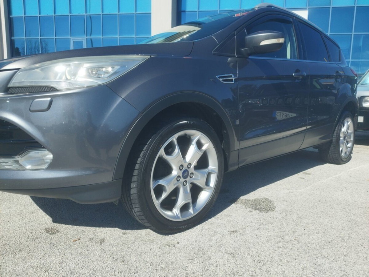 Ford Kuga 2.0 TDCI 163 CV 4WD Powershift Titanium (18)