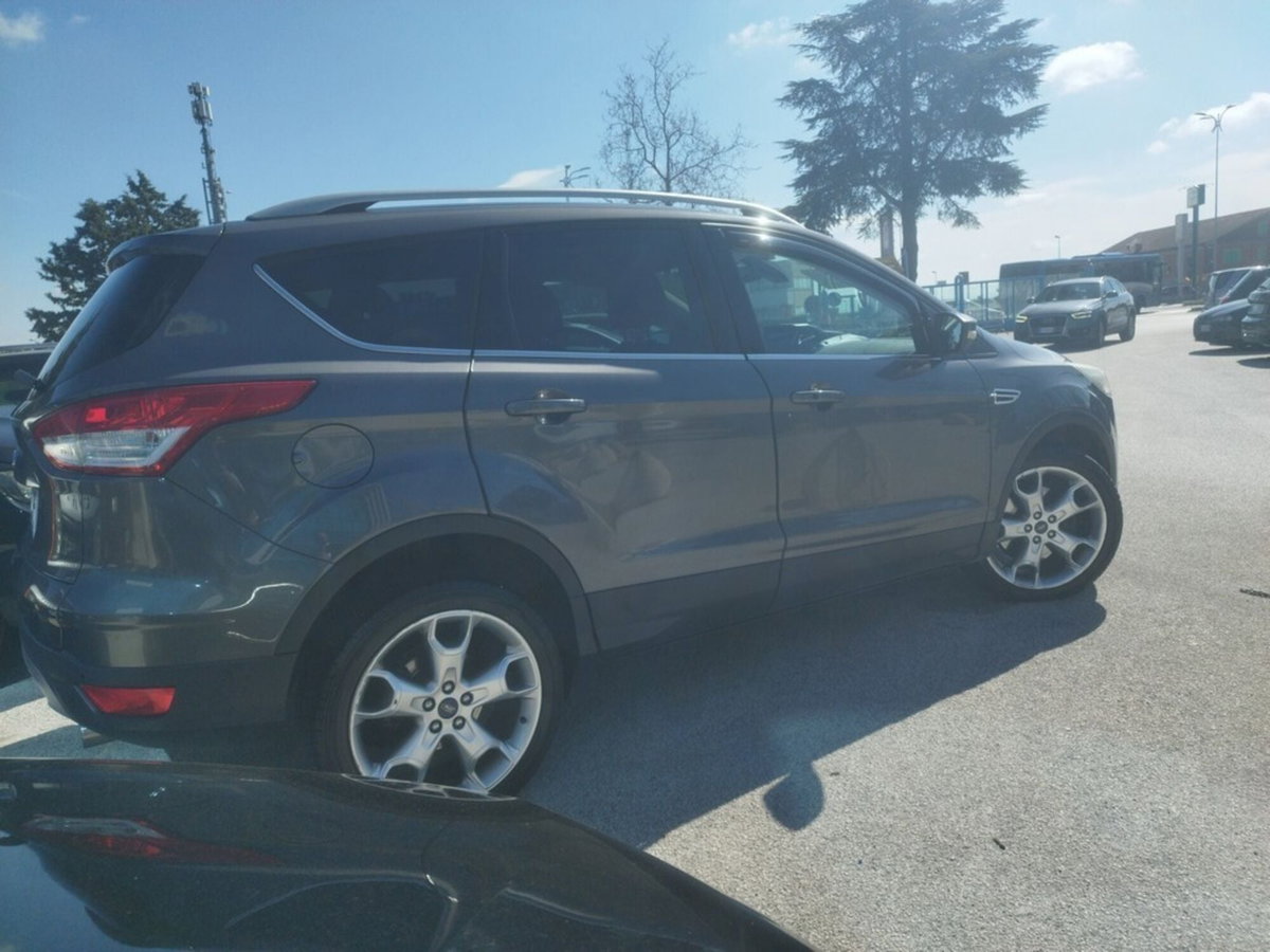 Ford Kuga 2.0 TDCI 163 CV 4WD Powershift Titanium (3)
