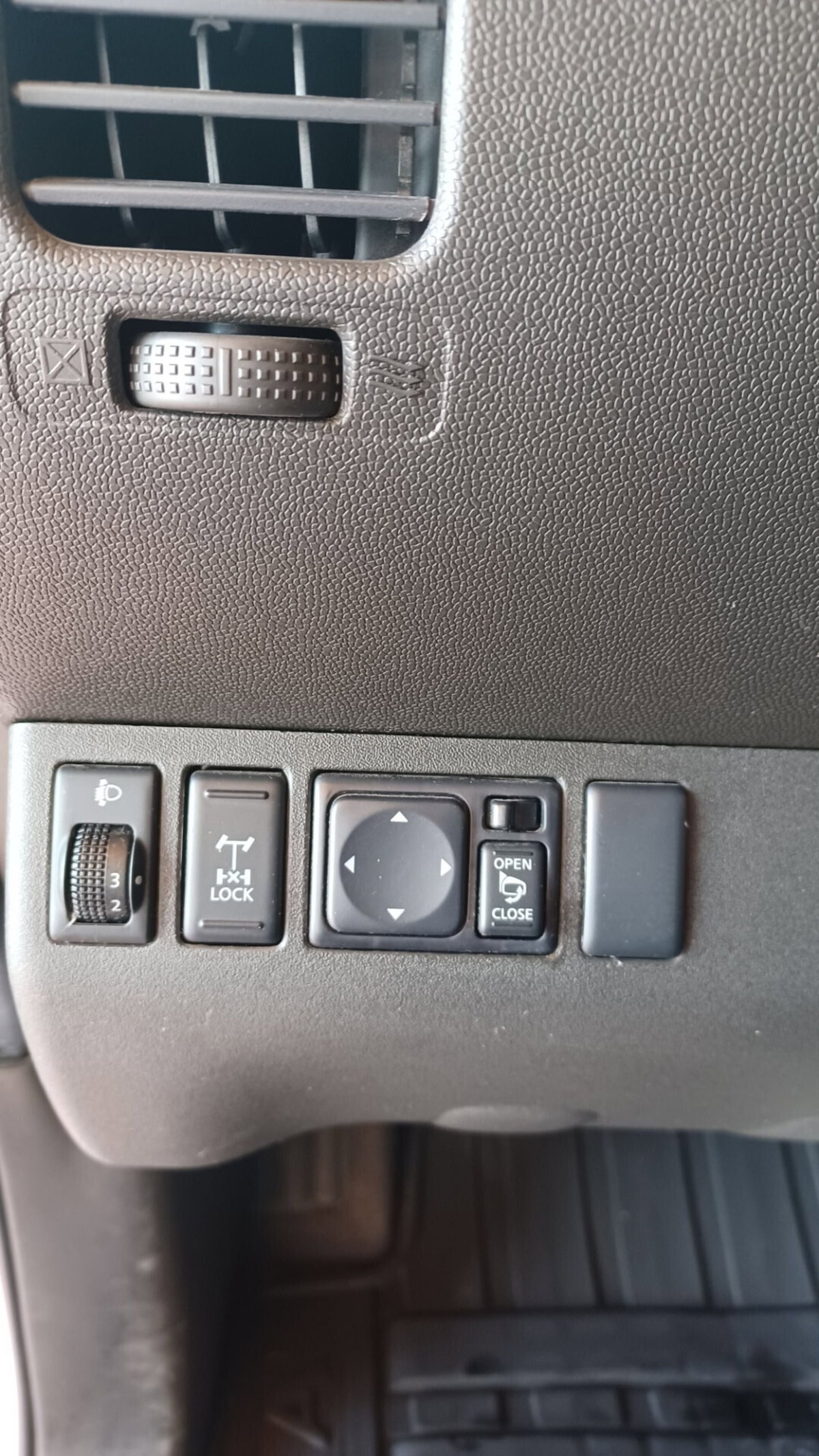 Nissan Navara 2.5 dCi 190CV 4 porte Double Cab LE Plus (11)