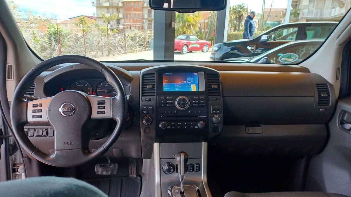 Nissan Navara 2.5 dCi 190CV 4 porte Double Cab LE Plus (6)