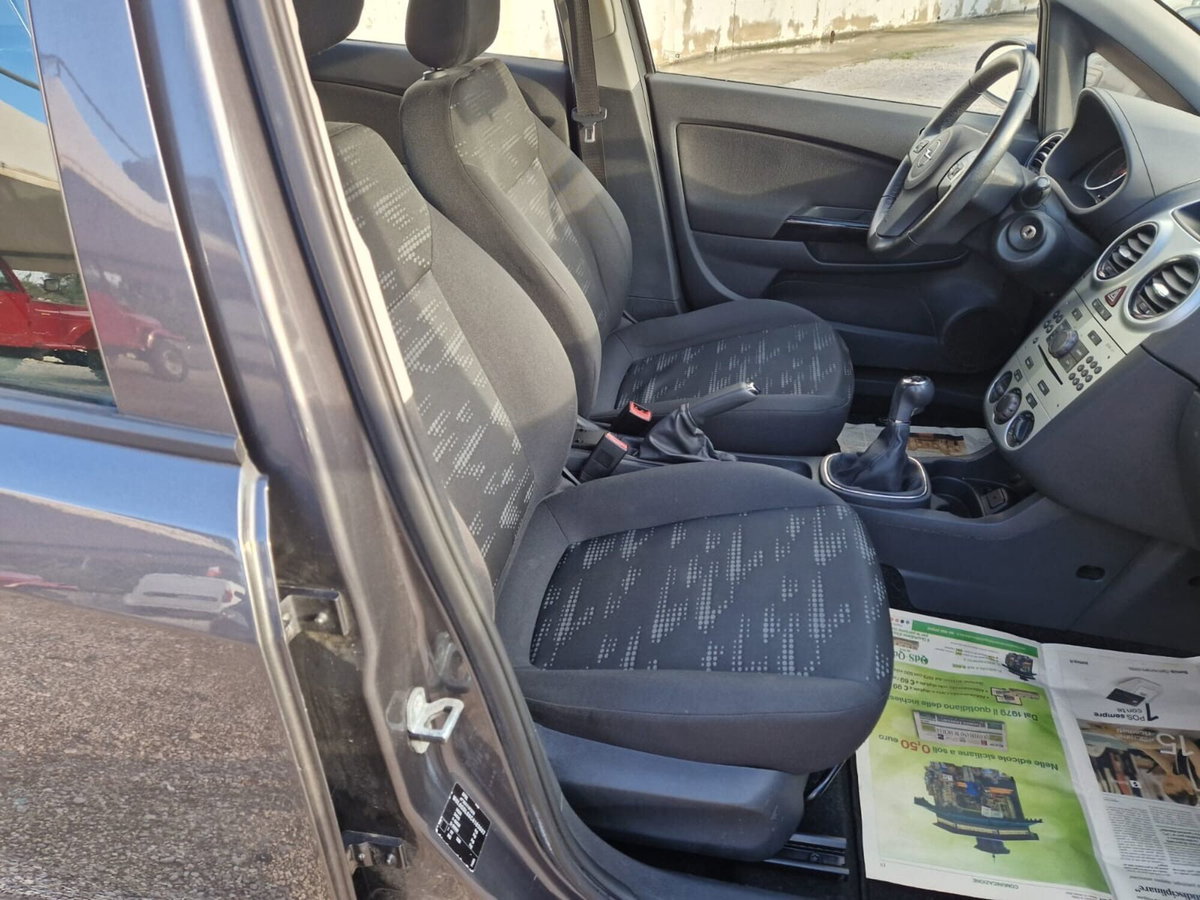 Opel Corsa 1.0 12V 5 porte Elective (10)