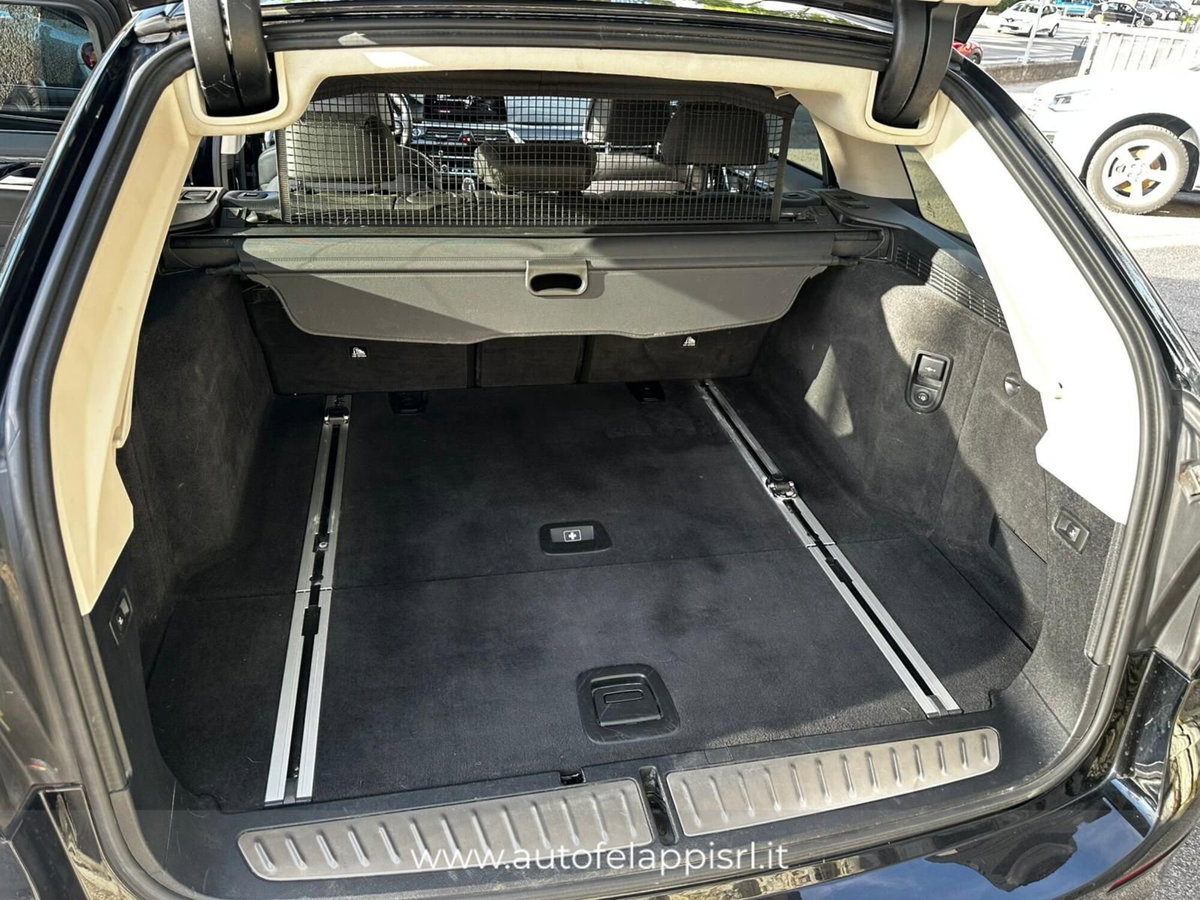BMW Serie 3 Touring 330d  mhev 48V auto (13)