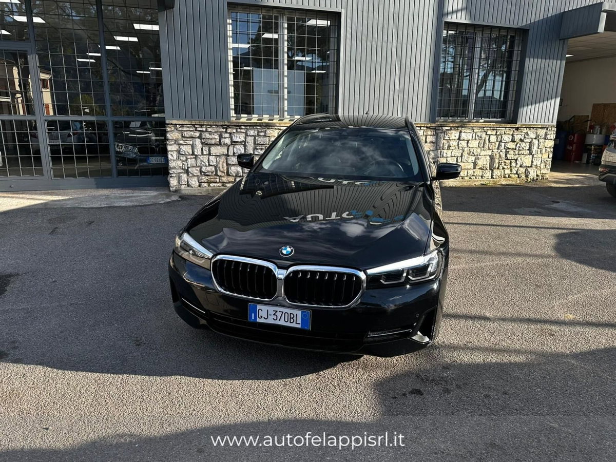 BMW Serie 3 Touring 330d  mhev 48V auto (2)