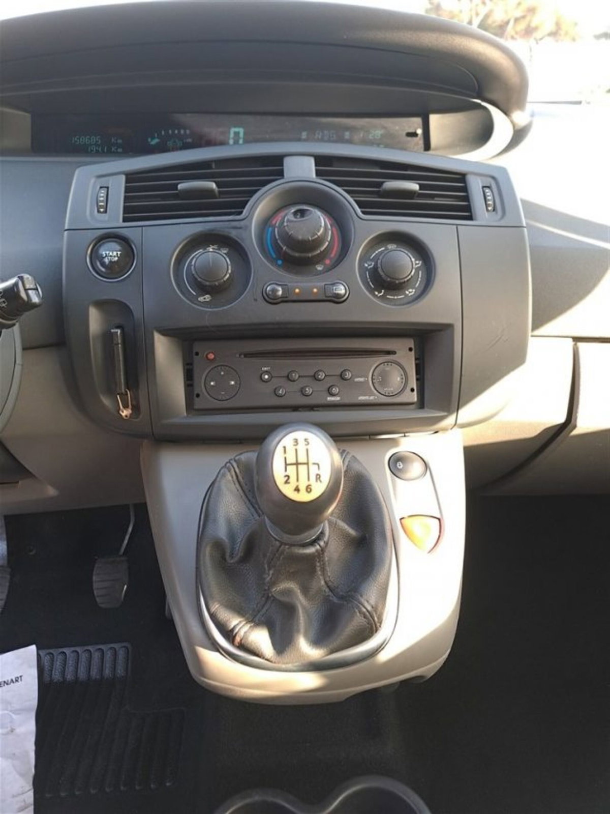 Renault Grand Scénic 1.9 dCi/130CV Confort Auth. (11)