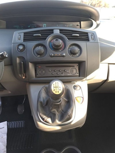 Renault Grand Scénic 1.9 dCi/130CV Confort Auth. (11)