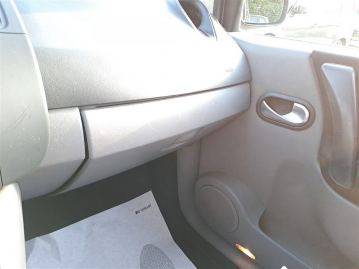 Renault Grand Scénic 1.9 dCi/130CV Confort Auth. (18)
