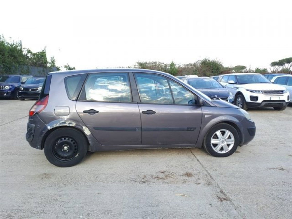 Renault Grand Scénic 1.9 dCi/130CV Confort Auth. (19)