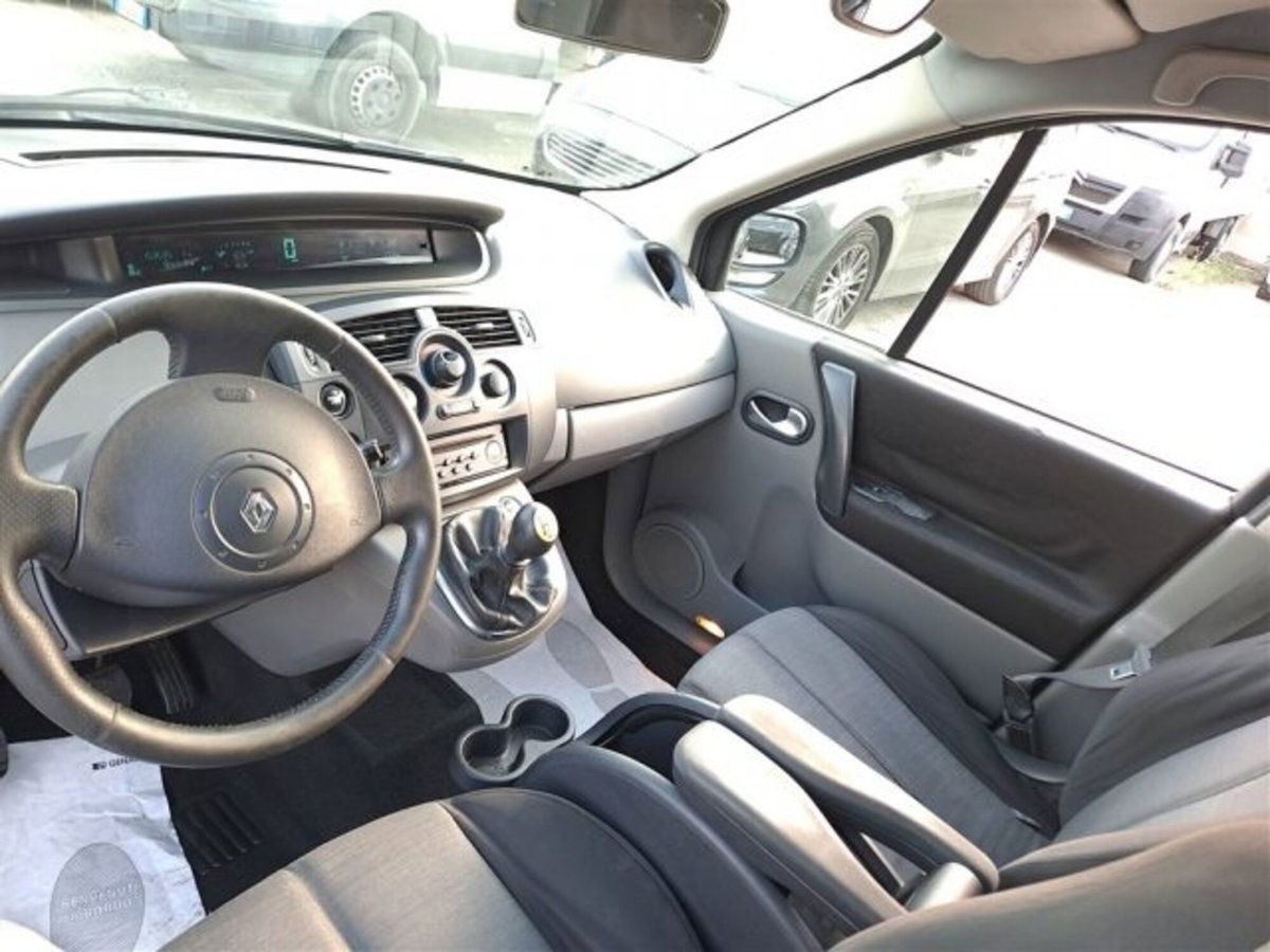 Renault Grand Scénic 1.9 dCi/130CV Confort Auth. (6)