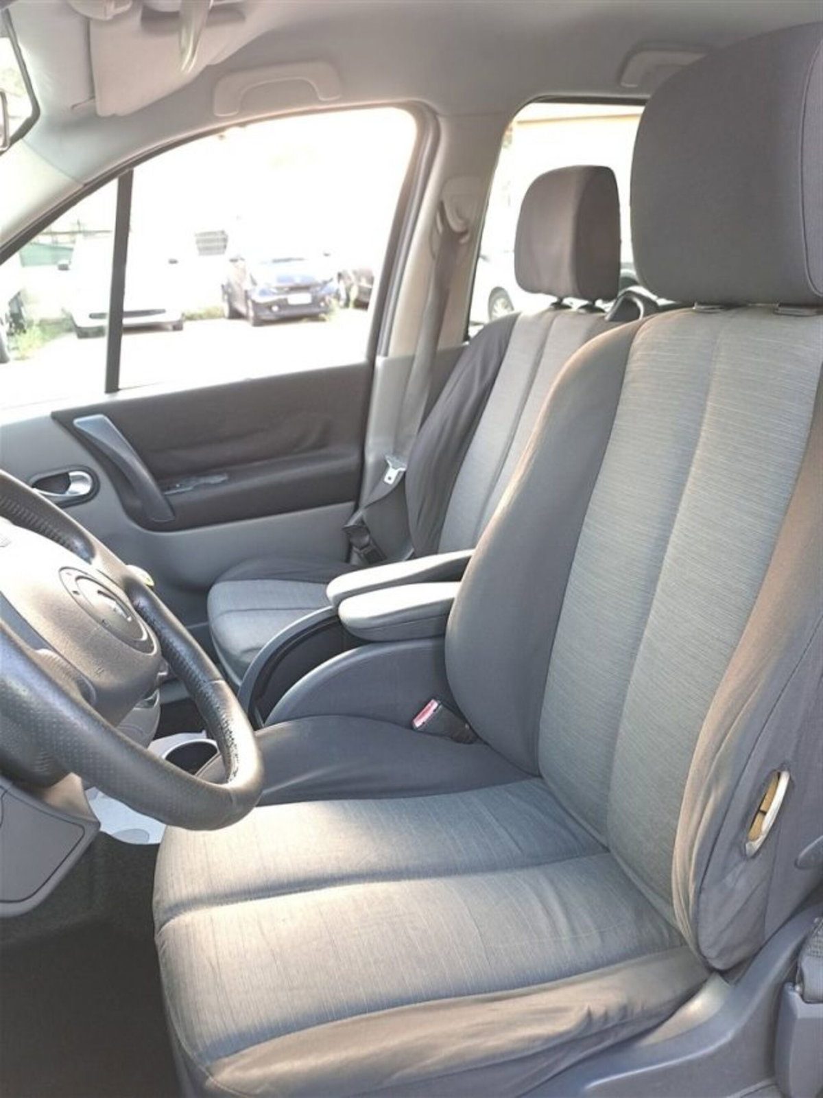 Renault Grand Scénic 1.9 dCi/130CV Confort Auth. (7)