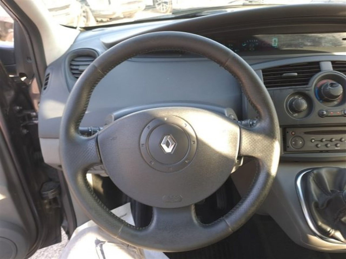 Renault Grand Scénic 1.9 dCi/130CV Confort Auth. (8)