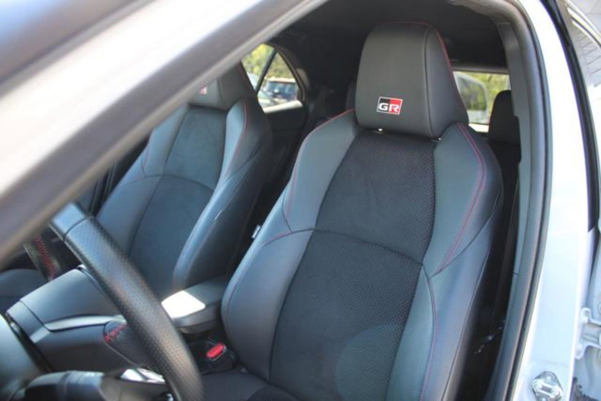 Toyota Yaris Cross 1.5h GR Sport Black Sky fwd 116cv e-cvt (12)