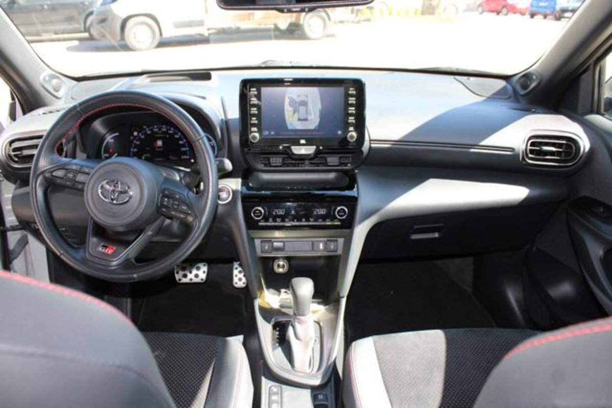 Toyota Yaris Cross 1.5h GR Sport Black Sky fwd 116cv e-cvt (18)