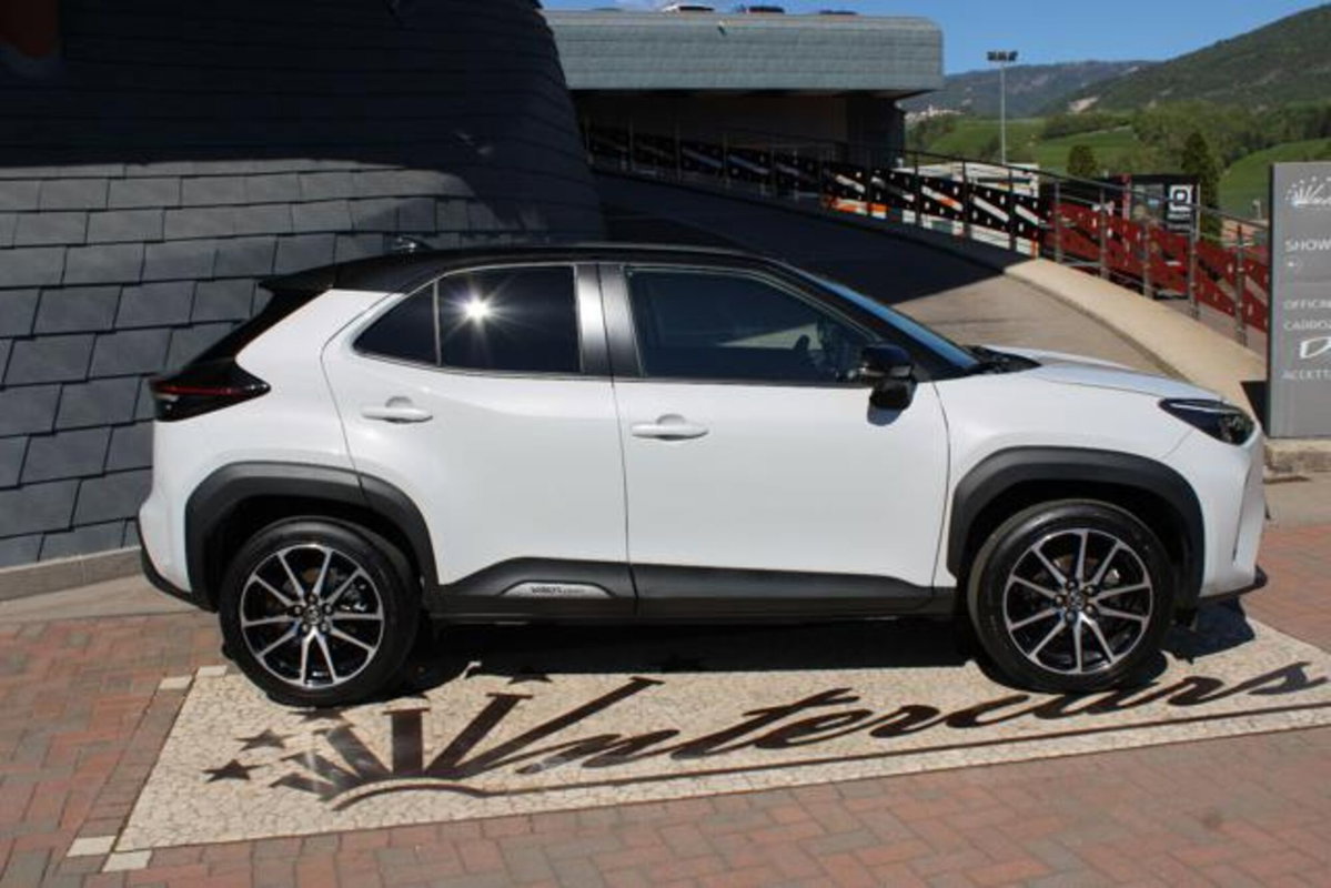 Toyota Yaris Cross 1.5h GR Sport Black Sky fwd 116cv e-cvt (5)