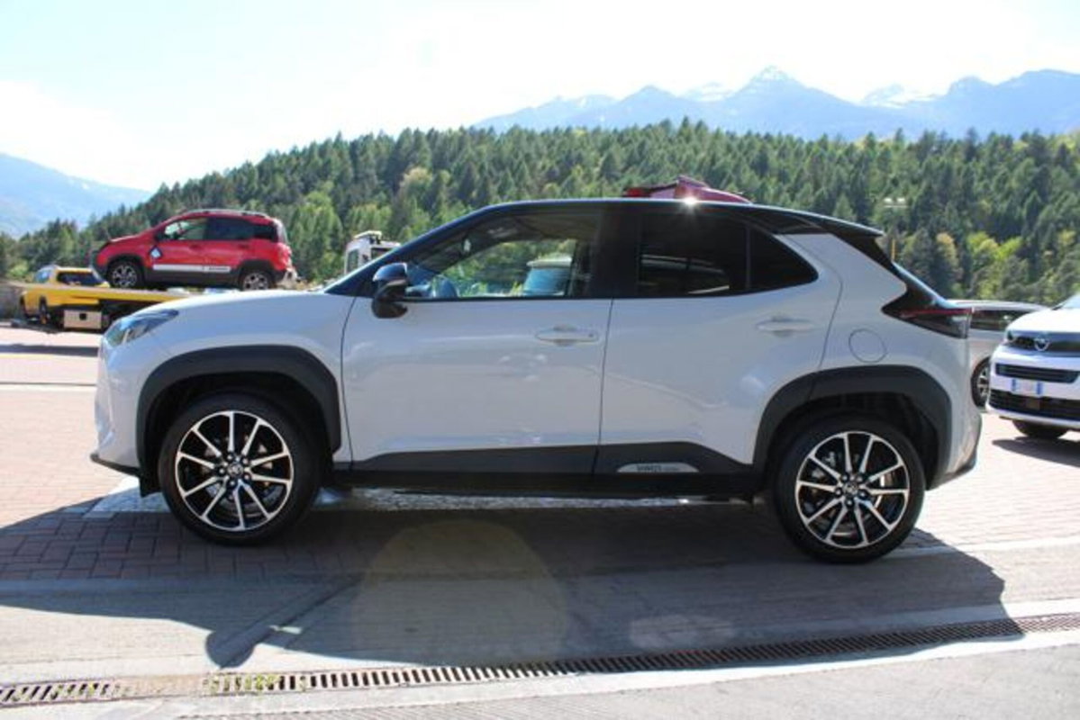 Toyota Yaris Cross 1.5h GR Sport Black Sky fwd 116cv e-cvt (8)