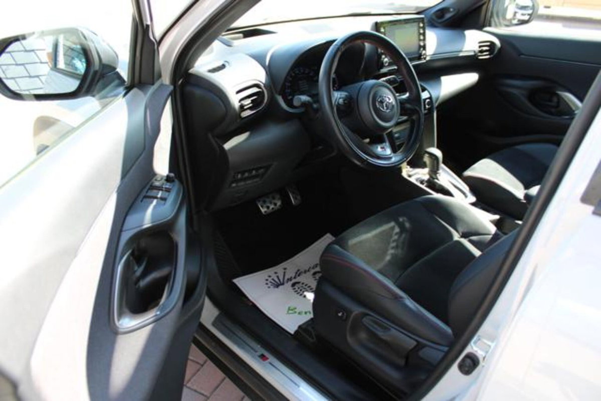 Toyota Yaris Cross 1.5h GR Sport Black Sky fwd 116cv e-cvt (9)