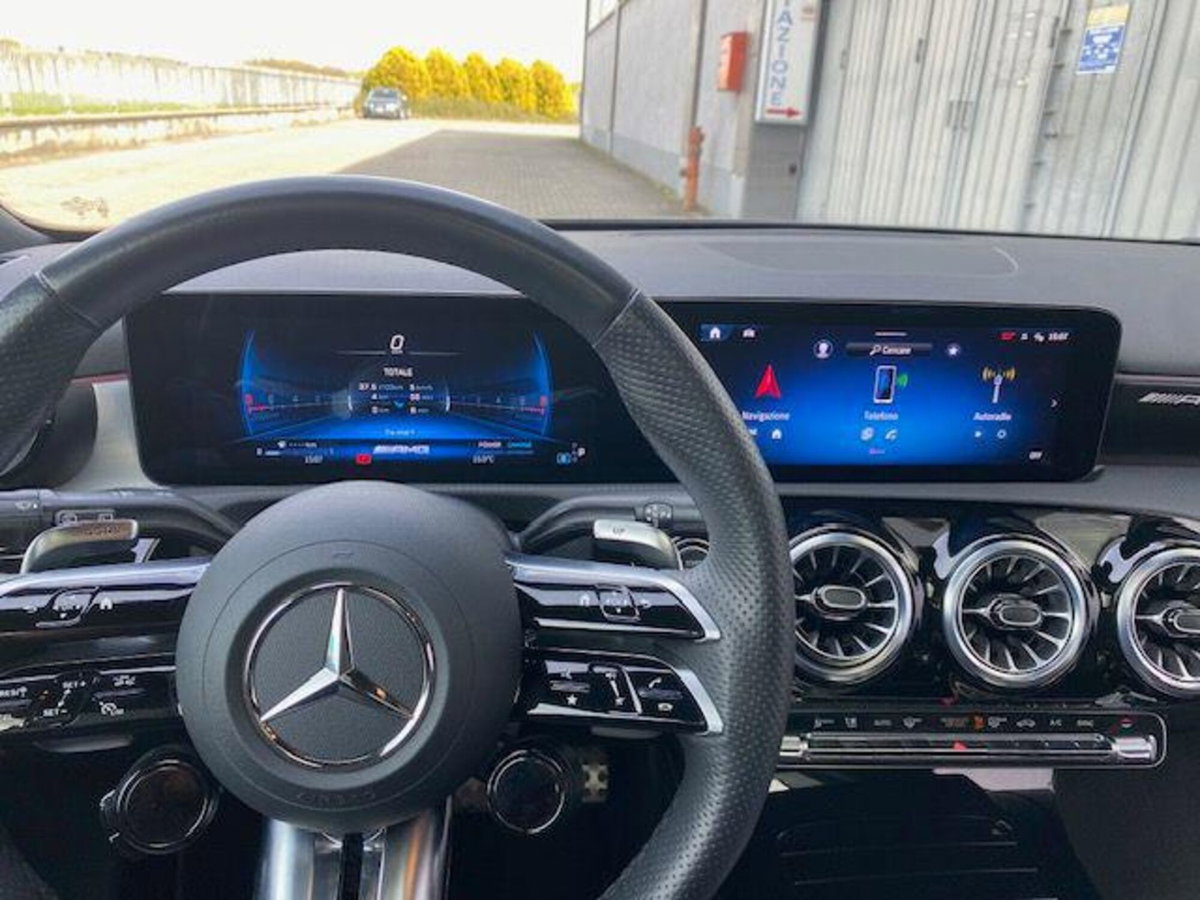 Mercedes-Benz Classe A AMG 35 AMG Line Premium Plus 4matic auto (9)