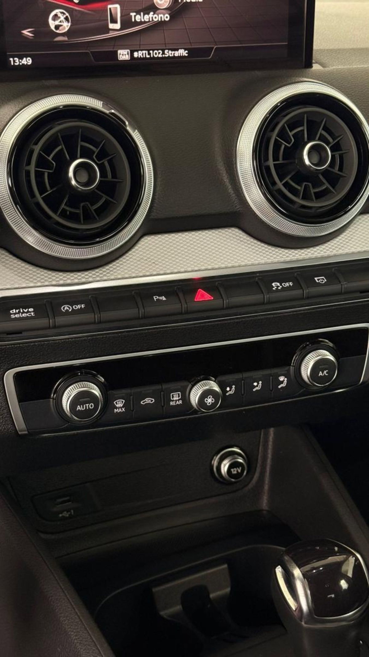 Audi Q2 Q2 35 TDI S tronic S line Edition (17)