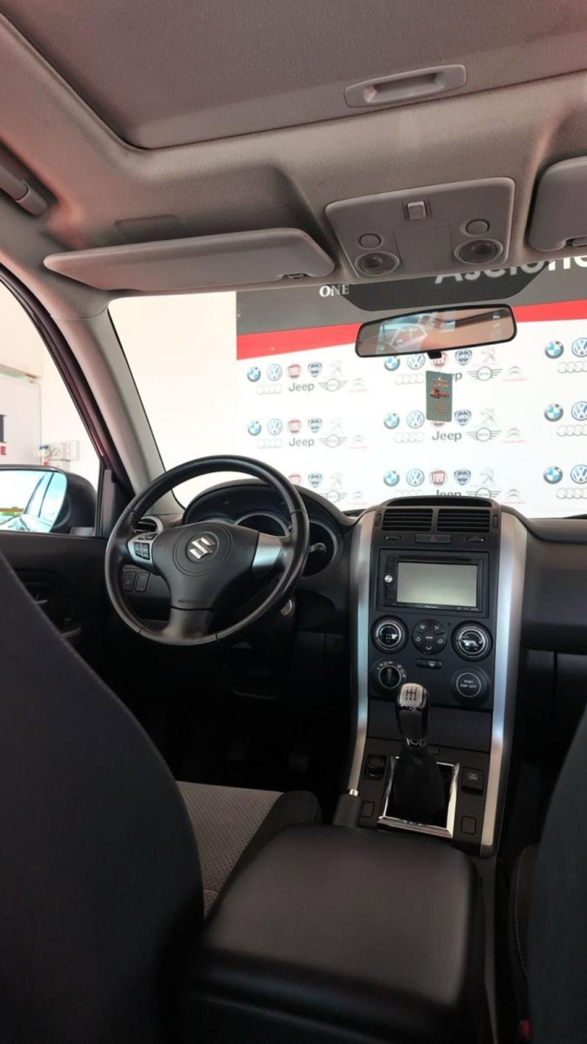 Suzuki Grand Vitara 1.9 DDiS 5 porte Executive (10)