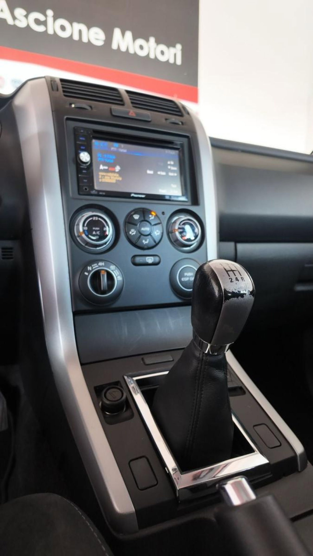 Suzuki Grand Vitara 1.9 DDiS 5 porte Executive (9)