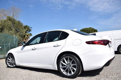 Alfa Romeo Giulia 2.2 Turbodiesel 150 CV AT8 Super (2)