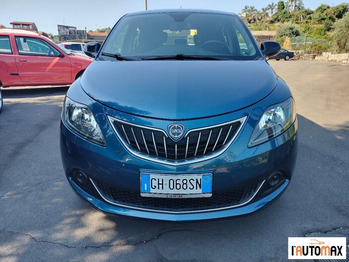Lancia Ypsilon 1.0 FireFly 5 porte S&S Hybrid Ecochic Silver (2)