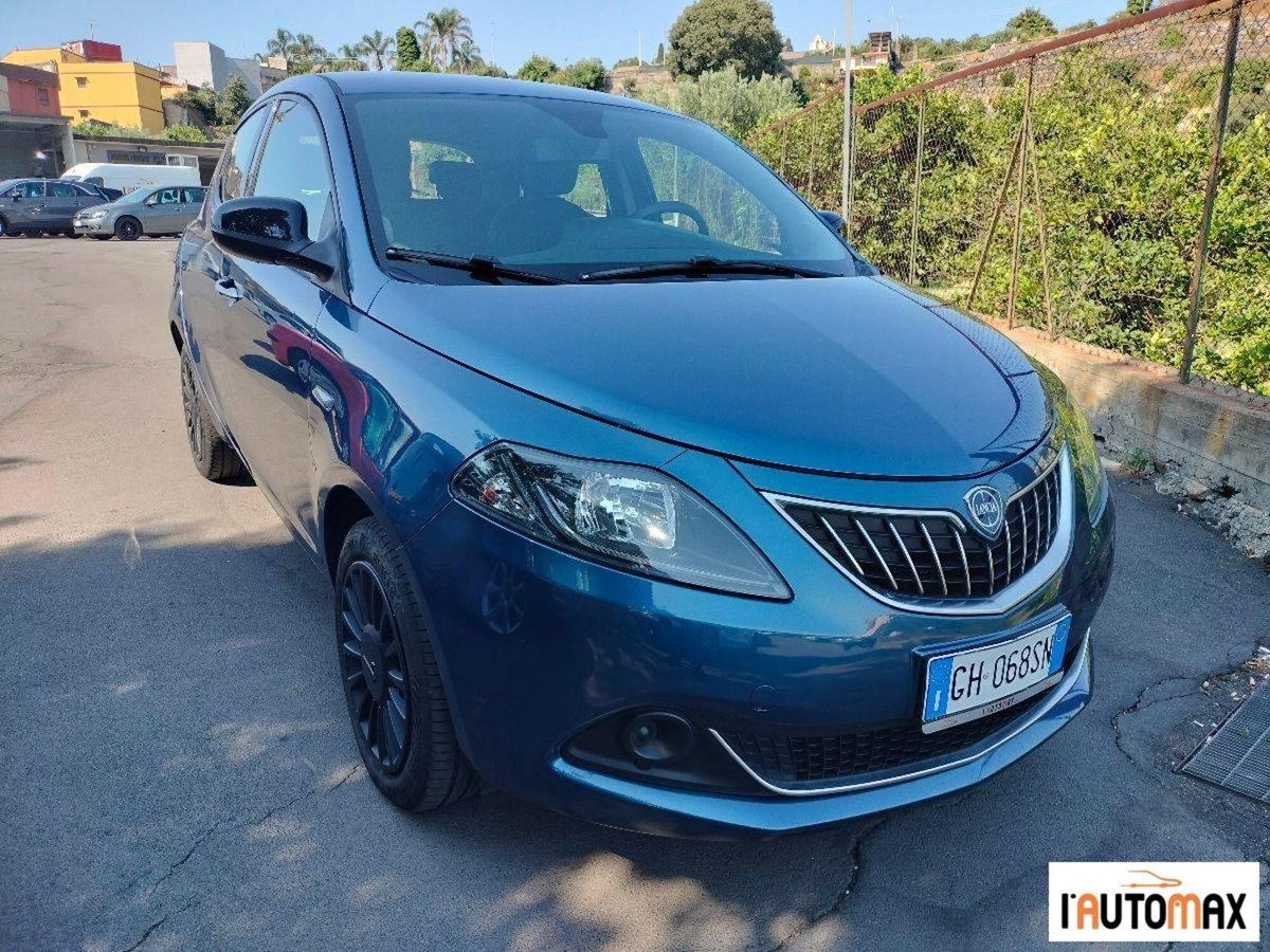 Lancia Ypsilon 1.0 FireFly 5 porte S&S Hybrid Ecochic Silver (3)