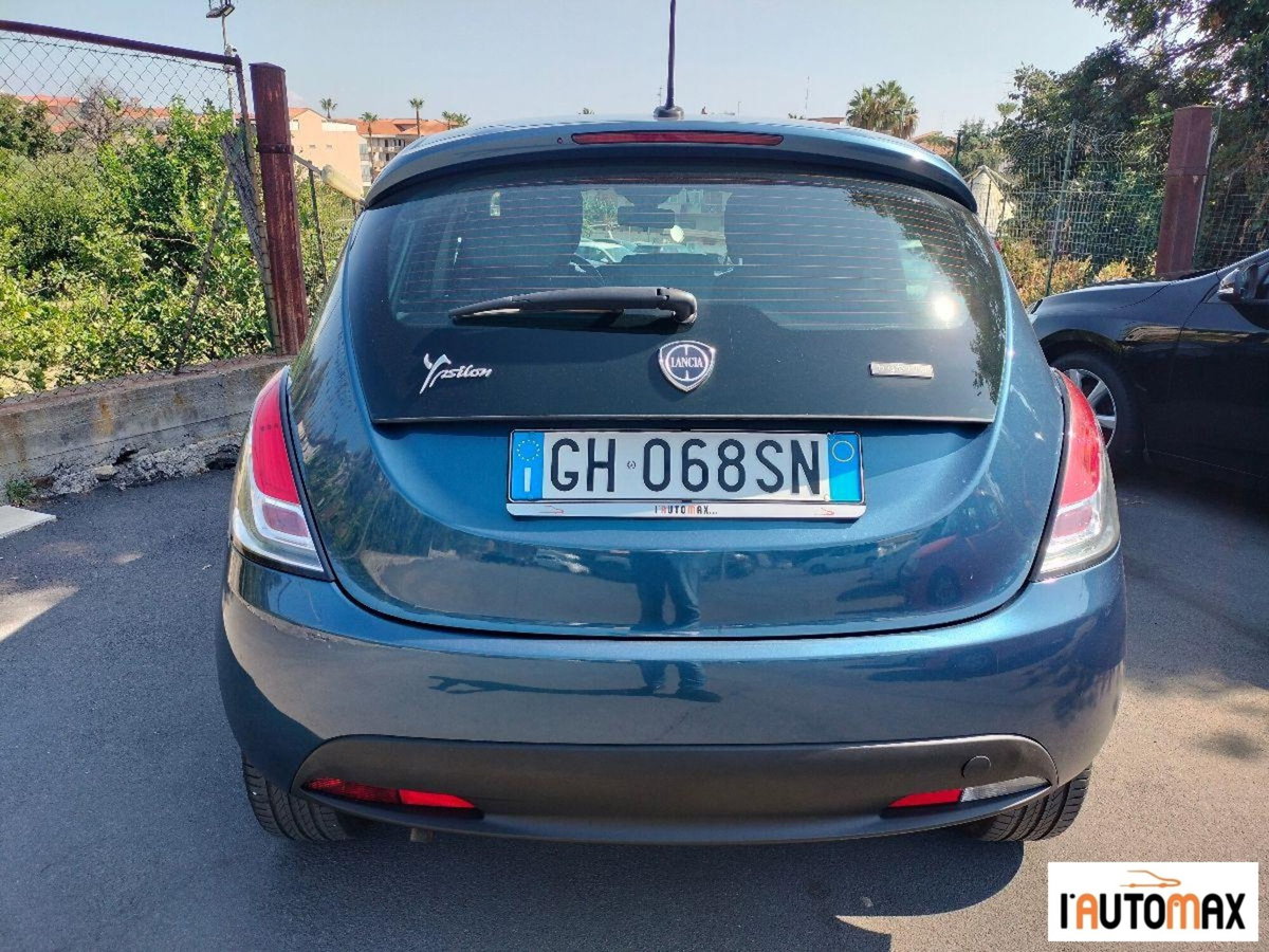 Lancia Ypsilon 1.0 FireFly 5 porte S&S Hybrid Ecochic Silver (5)