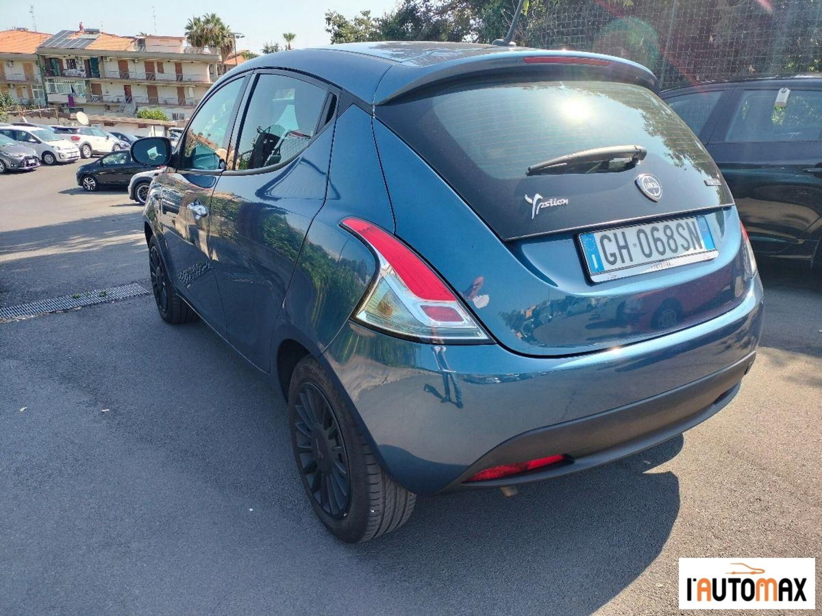 Lancia Ypsilon 1.0 FireFly 5 porte S&S Hybrid Ecochic Silver (6)
