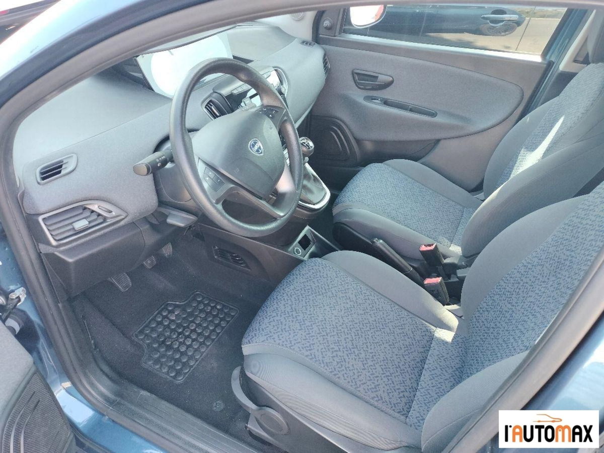 Lancia Ypsilon 1.0 FireFly 5 porte S&S Hybrid Ecochic Silver (7)
