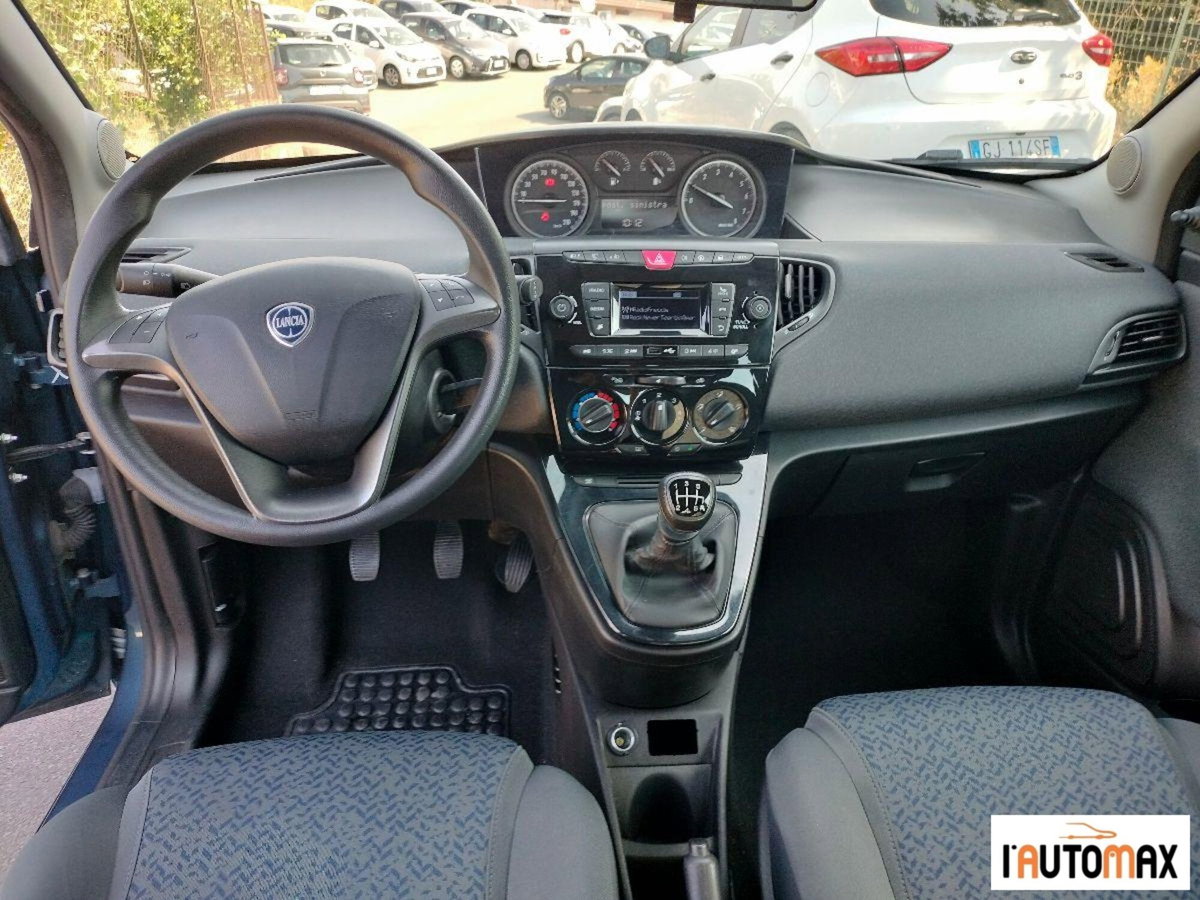 Lancia Ypsilon 1.0 FireFly 5 porte S&S Hybrid Ecochic Silver (9)