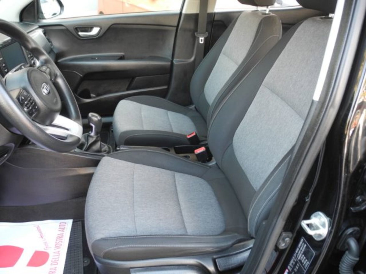 Kia Stonic 1.6 CRDi 110 CV Urban (11)