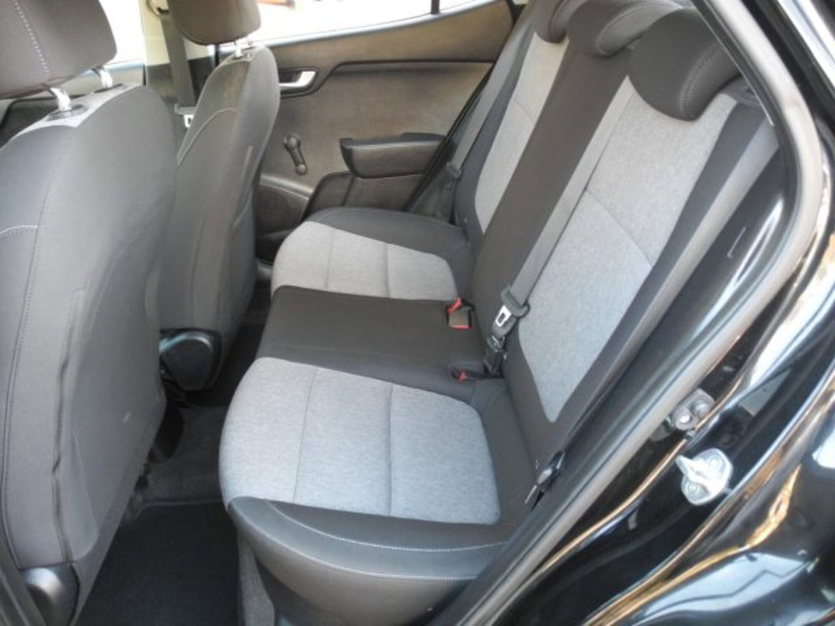 Kia Stonic 1.6 CRDi 110 CV Urban (12)