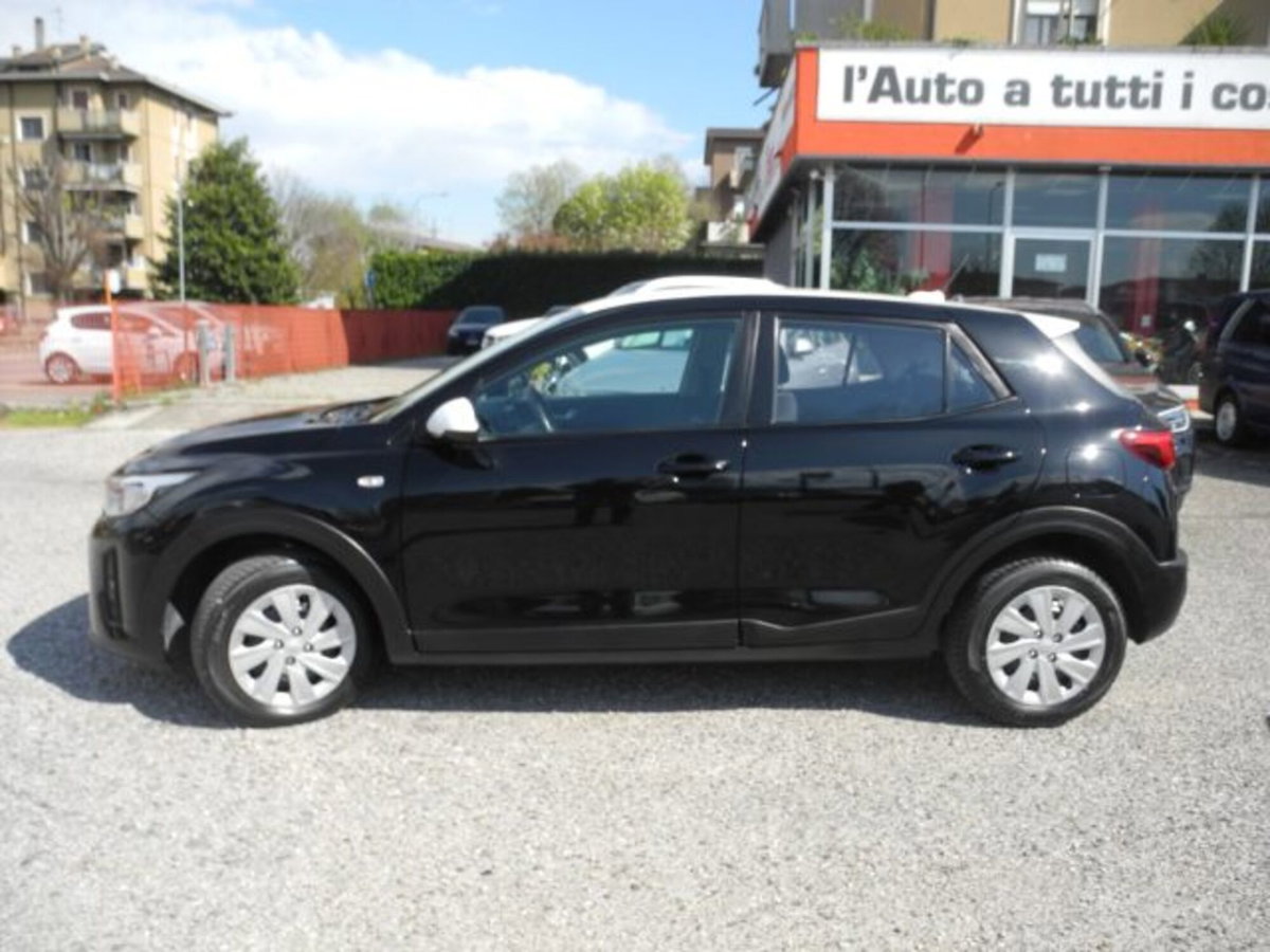 Kia Stonic 1.6 CRDi 110 CV Urban (2)