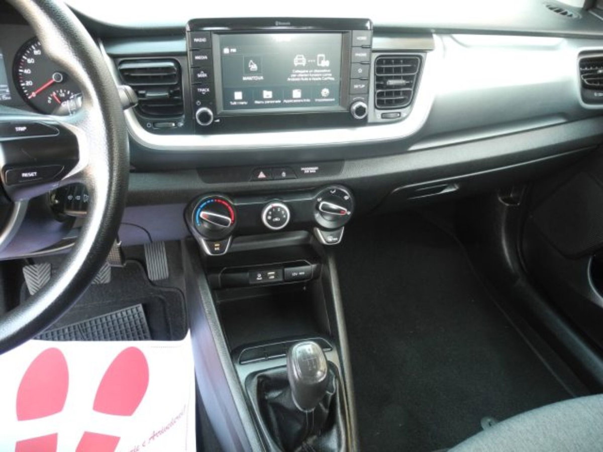 Kia Stonic 1.6 CRDi 110 CV Urban (7)