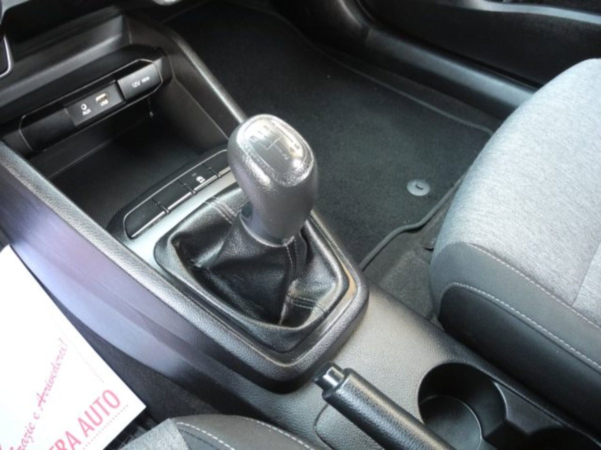 Kia Stonic 1.6 CRDi 110 CV Urban (8)