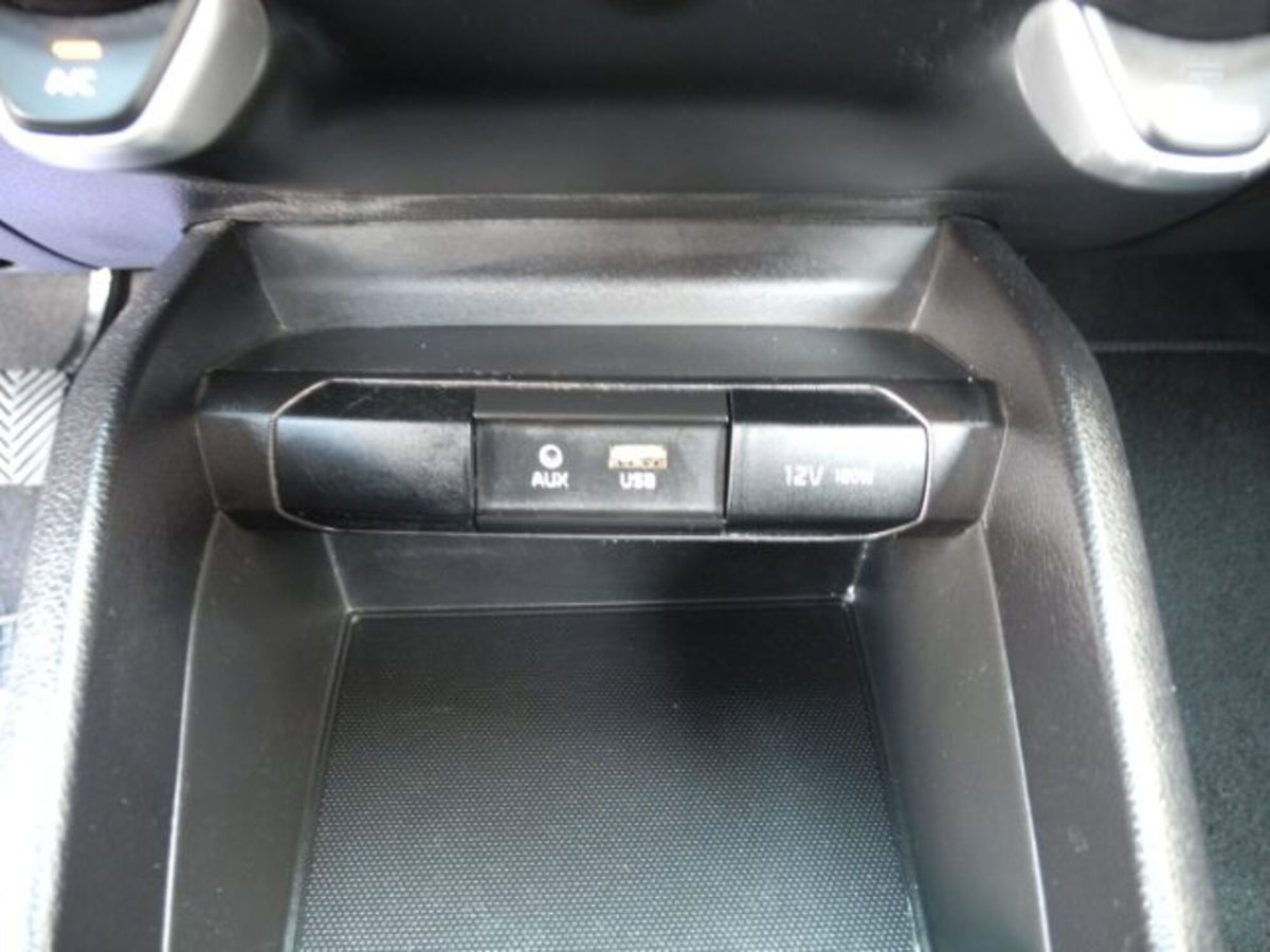 Kia Stonic 1.6 CRDi 110 CV Urban (9)