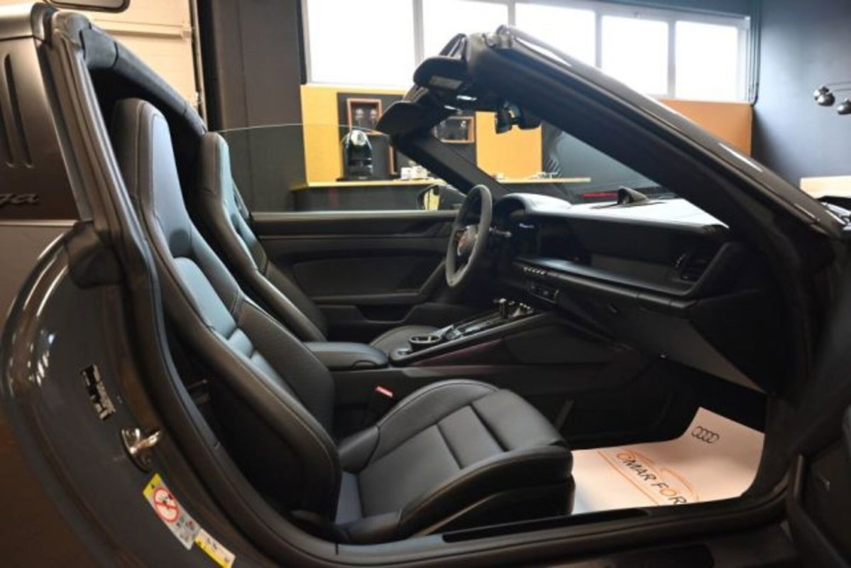 Porsche 911 Cabrio Targa 3.6 4 GTS auto (10)
