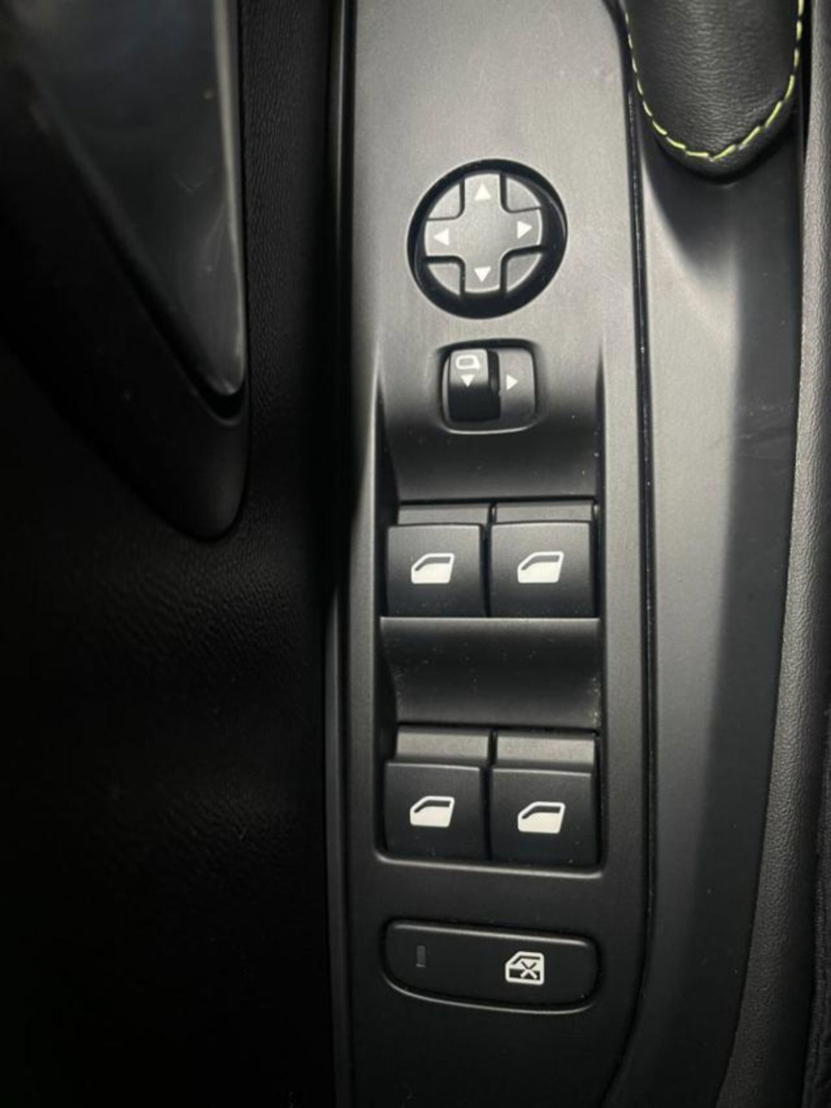 Peugeot 208 PureTech 100 Stop&Start 5 porte GT (19)